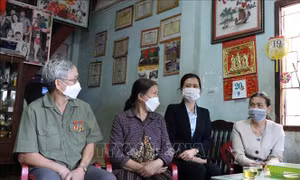 'Quỹ đảng viên tiết kiệm làm theo tấm gương đạo đức Hồ Chí Minh' tiếp sức cho đảng viên nghèo