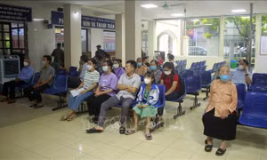 Người dân không nên tự ý mua thuốc khi bị viêm kết mạc