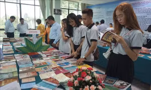 Trưng bày, giới thiệu hơn 900 cuốn sách về Chủ tịch Hồ Chí Minh