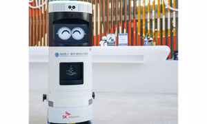 Robot khử trùng sử dụng công nghệ 5G đầu tiên trên thế giới