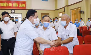 Chủ tịch Quốc hội Vương Đình Huệ tiếp xúc cử tri huyện Tiên Lãng, Hải Phòng