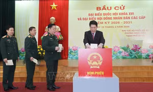 Chủ tịch nước Lương Cường bỏ phiếu tại khu vực bỏ phiếu số 26, phường Hoàn Kiếm, Hà Nội