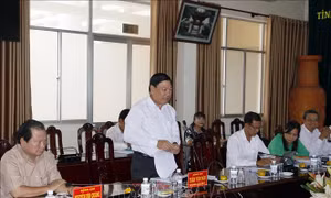 Bí thư Vĩnh Long đối thoại với các hộ dân bị thu hồi đất để xây kè chống sạt lở sông Long Hồ