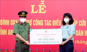2.000 bình oxy y tế và 50 tấn gạo hỗ trợ An Giang chống dịch