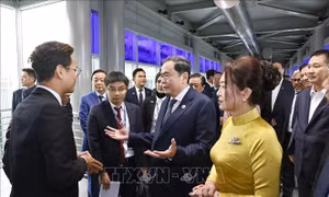 Chủ tịch Quốc hội Trần Thanh Mẫn thăm, làm việc với lãnh đạo Tập đoàn Dầu khí Quốc gia Malaysia