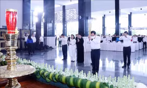 Tưởng niệm đồng bào tử vong, cán bộ chiến sỹ hy sinh trong đại dịch COVID-19