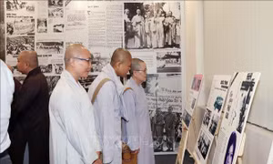Triển lãm tư liệu báo chí Phật giáo 'Kết nên một đài sen'