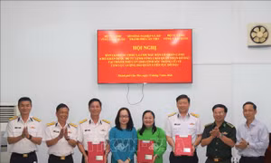 'Hải quân nhận đỡ đầu con ngư dân' - Tiếp sức học sinh vùng khó
