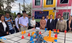 Sôi nổi Ngày hội STEM Robotics Hữu nghị Việt - Lào