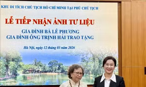Tiếp nhận nhiều bức ảnh tư liệu quý về Chủ tịch Hồ Chí Minh