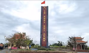 UBND tỉnh Gia Lai yêu cầu kiểm tra công trình kỳ đài mới xây đã hỏng