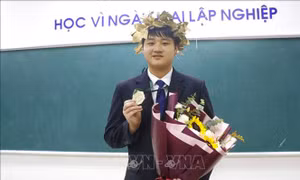Niềm đam mê bền bỉ của 'Chàng trai Vàng' Olympic Vật lý Quốc tế