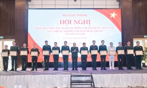 Bộ Quốc phòng khen thưởng tập thể, cá nhân có đóng góp xuất sắc trong Triển lãm thành tựu đất nước