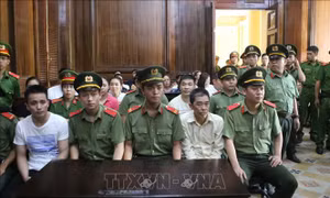 Hội đồng xét xử trả hồ sơ, điều tra bổ sung vụ xét xử 'trùm' ma túy Văn Kính Dương và đồng phạm
