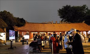 Thử nghiệm tour đêm Văn Miếu - Quốc Tử Giám 'Tinh hoa đạo học'