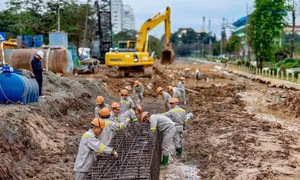Rộn ràng khí thế lao động trên các công trường những ngày đầu Xuân