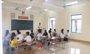 Toàn bộ học sinh ở Trường Tiểu học Ngọc Sơn đã đi học trở lại