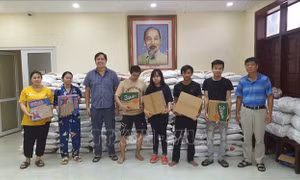 Tỉnh Kiên Giang hỗ trợ lao động Việt Nam tại Campuchia gặp khó khăn vì dịch COVID-19