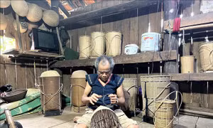 Nghệ nhân Bahnar nặng tình với văn hóa dân tộc