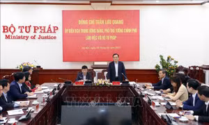 Phó Thủ tướng Trần Lưu Quang làm việc với Bộ Tư pháp