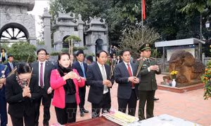 Chủ tịch Quốc hội dâng hương tại Di tích Quốc gia Bạch Đằng Giang