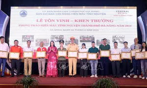 Tôn vinh 140 tập thể, cá nhân, gia đình tiêu biểu trong phong trào hiến máu tình nguyện