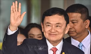 Cựu Thủ tướng Thái Lan Thaksin được trả tự do