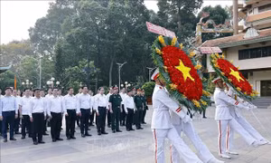 Chủ tịch Quốc hội tri ân các Anh hùng Liệt sỹ, Mẹ Việt Nam anh hùng tại TP.HCM