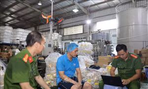 Công an Hưng Yên thông tin về việc triệt phá đường dây 'dầu thực vật giả'