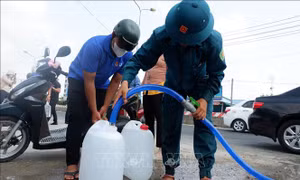 'Giọt nước nghĩa tình' đến với người dân vùng hạn mặn Cần Giuộc