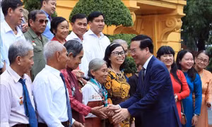 Chủ tịch nước Võ Văn Thưởng tiếp Đoàn người có công tỉnh Trà Vinh