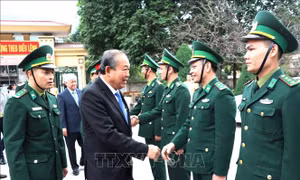 Phó Thủ tướng Trương Hòa Bình thăm và tặng quà Tết tại Hà Giang