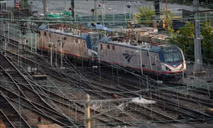 Mỹ chuyển hàng tỷ USD từ dự án đường sắt cao tốc California sang an toàn đường sắt và Amtrak
