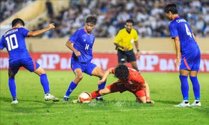 Thắng đậm U23 Campuchia, U23 Thái Lan rộng cửa vào bán kết