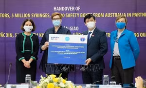 Tiếp nhận dây chuyền lạnh, vật tư tiêm chủng do Australia và UNICEF hỗ trợ