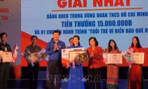Thí sinh Cao Thị Hải Vân giành giải Nhất Liên hoan báo cáo viên toàn quốc