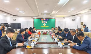Việt Nam quan tâm, hỗ trợ cộng đồng người gốc Việt tại Campuchia