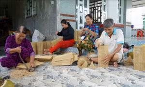 Làng nghề ngư cụ tất bật đón mùa nước nổi