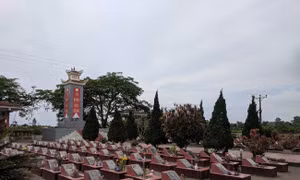 Thông tin bắt học sinh ngồi nhiều giờ ở nghĩa trang liệt sĩ là sai sự thật