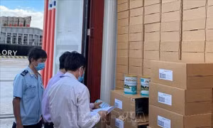 TP Hồ Chí Minh hoàn thiện thủ tục thông quan lô hàng hơn 22.000 hộp sữa viện trợ từ Australia