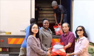 Cộng đồng người Việt tại Nam Phi gửi hàng cứu trợ giúp Zimbabwe khắc phục hậu quả siêu bão Idai