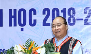 Thủ tướng dự Lễ khai giảng tại Trường Dân tộc nội trú huyện Tu Mơ Rông, tỉnh Kon Tum