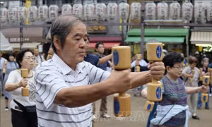 Nghề điều dưỡng trở nên hấp dẫn hơn tại Nhật Bản trong bối cảnh dịch COVID-19 