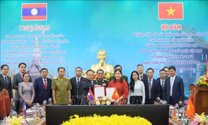 Kon Tum: Hội đàm về nâng cấp cặp cửa khẩu phụ Đắk Long - Văng Tắt
