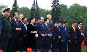 Thủ tướng Nguyễn Xuân Phúc thăm thành phố Saint Peterburg