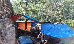 Bà Rịa - Vũng Tàu: Yêu cầu tháo gỡ các bạt tạm, xử lý các hộ kinh doanh tự phát tại khu vực suối Đá