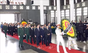 Đoàn các địa phương viếng Tổng Bí thư Nguyễn Phú Trọng