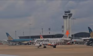 Nhiều chuyến bay của Jetstar phải đổi hướng, ngừng khai thác do ảnh hưởng của bão số 8