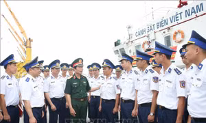 Đoàn công tác của Bộ Quốc phòng thăm và kiểm tra Bộ Tư lệnh Vùng Cảnh sát Biển 1
