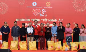 Tết nghĩa tình: Đồng hành cùng người nghèo và người lao động khó khăn